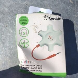 Belkin Rockstar AUX Cable Splitter NWT
